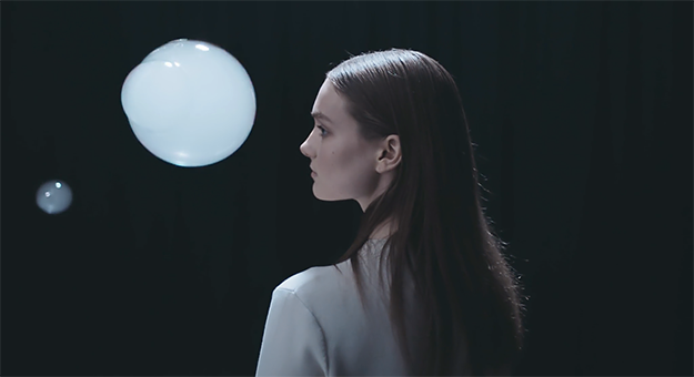 COS и Studio Swine показали совместную интерактивную инсталляцию