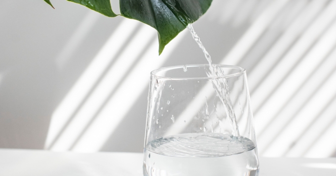 Не опять, а снова. Нутрициолог — о том, почему важно поддерживать водный баланс