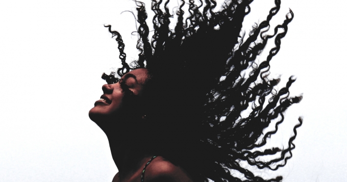 Как ускорить рост волос: 7 советов трихолога