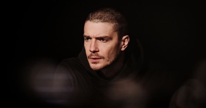 «Стали чаще предлагать роли маньяков» — Максим Матвеев о «Триггер. Фильме» и актерских челленджах