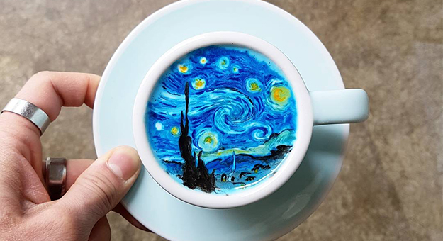 Бариста из Кореи рисует на кофе покемонов и пейзажи Ван Гога