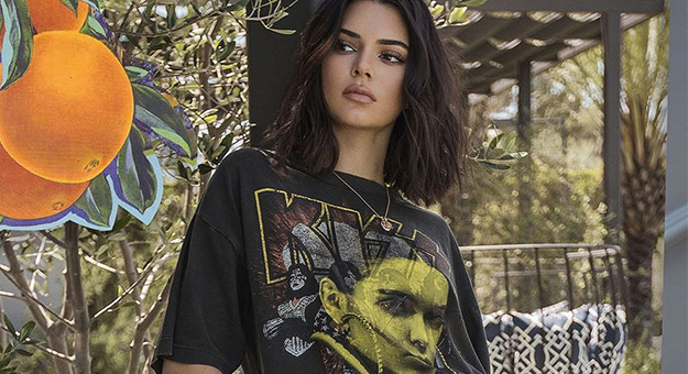 Кайли и Кендалл Дженнер выпустили футболки, которые всех разозлили