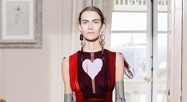 Schiaparelli, осень-зима 2017 — обзор Buro 24/7