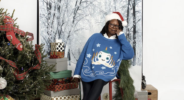Вупи Голдберг выпустила коллекцию рождественских свитеров