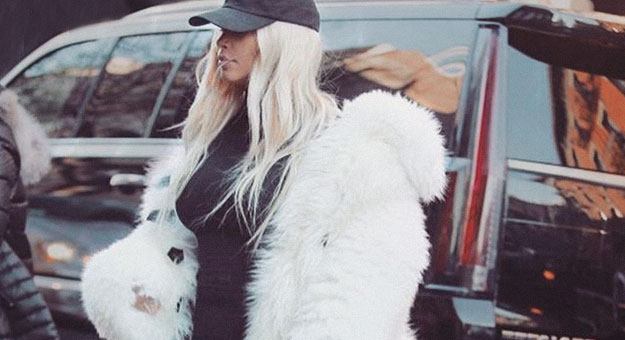 Ким Кардашьян получила шубу от Памелы Андерсон