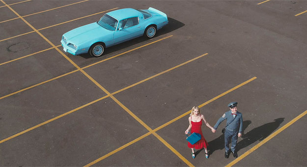 Элайджа Вуд сыграл почтальона в короткометражке Prada