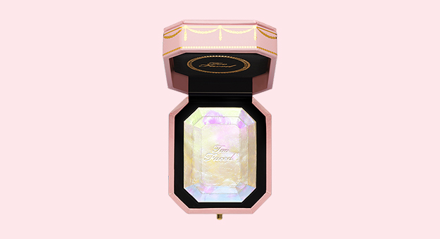 Too Faced выпустил бриллиантовый хайлайтер