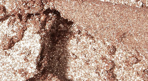 Ким Кардашьян выпустит две новые палетки хайлайтеров KKW Beauty