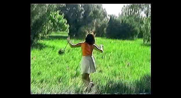 Жан-Люк Годар в эпоху инстаграма: Селена Гомес выпустила клип на песню «Back to You»