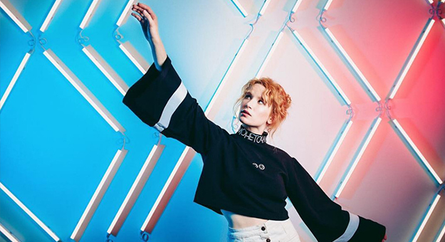 Бездна смыслов: певица Монеточка и все проставленные к ней хештеги