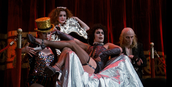 «Шоугёлз», «Бархатная золотая жила» и другие фильмы в эстетике кэмпа