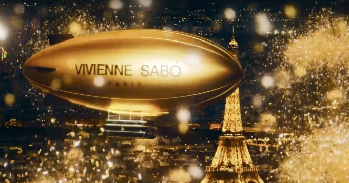 Vivienne Sabó отмечает десятилетие туши Cabaret Première