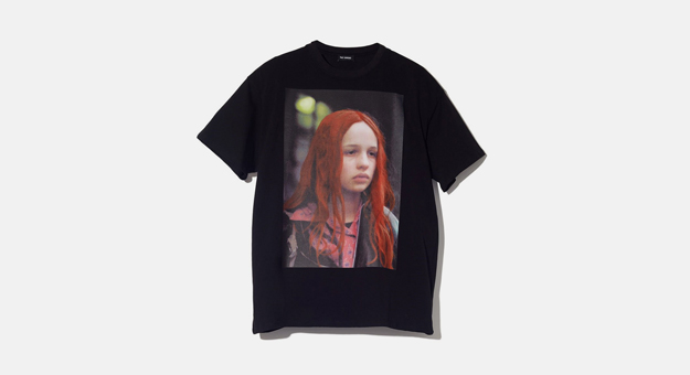 Raf Simons выпустил футболки, джинсы и сумки с кадрами из фильма «Я — Кристина»