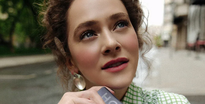 Аглая Тарасова отвечает на вопросы BURO.