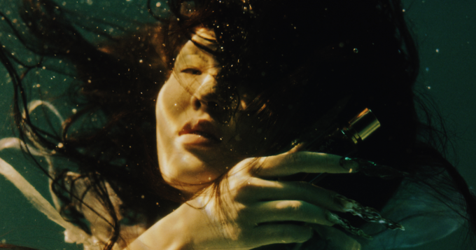 Fakoshima выпустил рекламную кампанию аромата Acqua Gotica