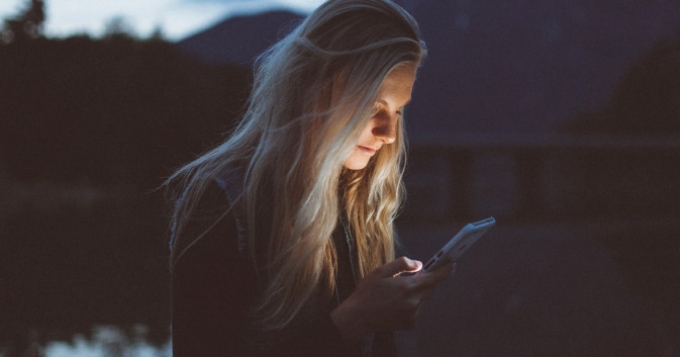 Выяснилось, что женщины чаще мужчин играют в мобильные игры