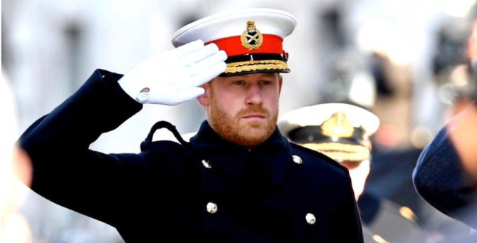 «Эксмо» запустил продажу в России мемуаров принца Гарри на языке оригинала