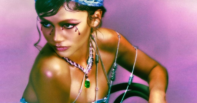 Перламутровая помада как в 90-х — да, она снова в тренде