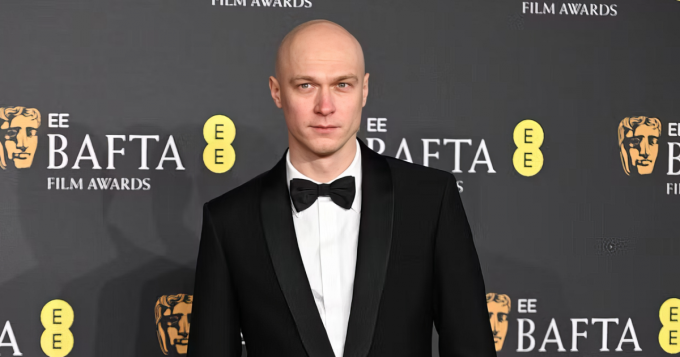 Юра Борисов в Louis Vuitton и Селена Гомес в Schiaparelli: красная дорожка BAFTA-2025