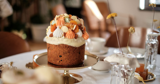 Куличи с малиновым соусом и десерты в виде кроликов: 13 самых интересных пасхальных предложений в Москве