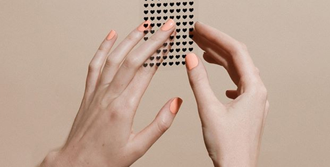 «Думаю, за 35 лет я сделала около 140 000 маникюров». Интервью с Кристиной Фицджеральд