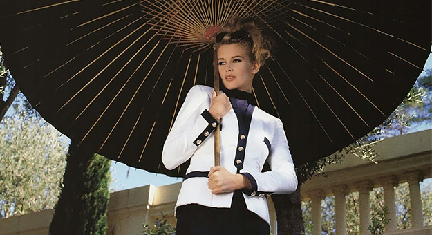 Клаудия Шиффер выставила на онлайн-аукцион архивный жакет Chanel