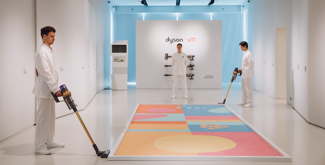 Компания Dyson представила новинки в формате интерактивной инсталляции