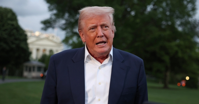 Трамп заявил, что введет 100-процентную пошлину на иностранные фильмы