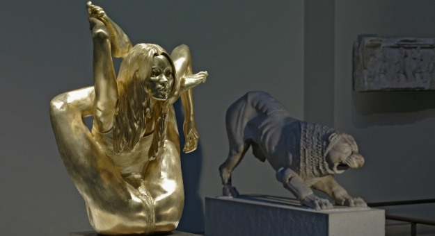 Скульптура Кейт Мосс выставлена на Sotheby's