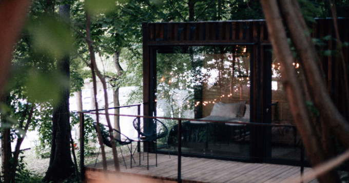 Глэмпинг с яхтами, овальный дом, экоферма: где отдохнуть в Подмосковье