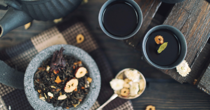 Зимний чай (и не только) с травами, ягодами, пряностями: 10 рецептов