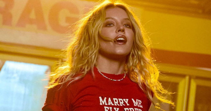 Сидни Суини запустила бренд нижнего белья