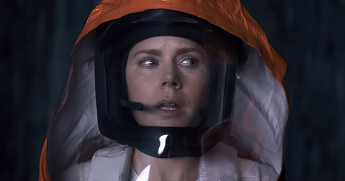 Эми Адамс в трейлере фантастического фильма \"Прибытие\"