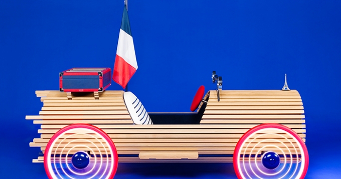 Выставка So French в парижском салоне Renault