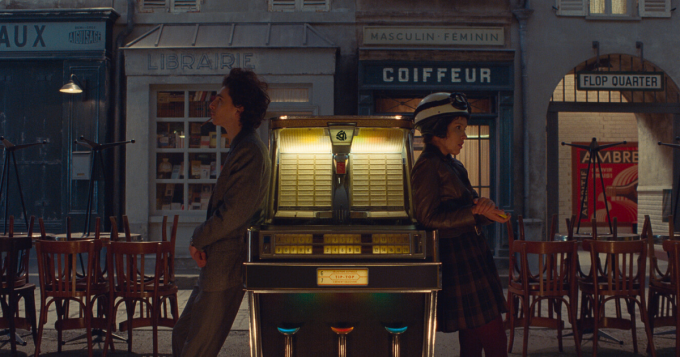 5 модных премьер месяца. Эти фильмы и сериалы стоит посмотреть хотя бы ради костюмов!