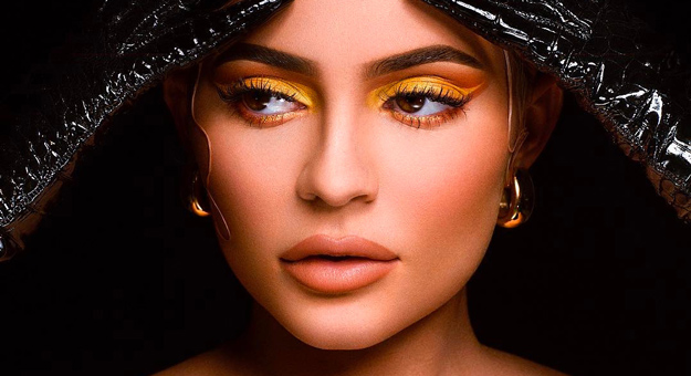 Кайли Дженнер выпустила коллекцию макияжа в честь Хеллоуина