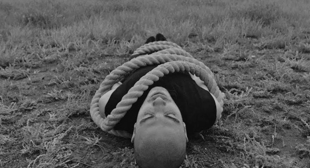 Рэпер Хаски выпустил черно-белое видео на трек «Поэма о Родине»