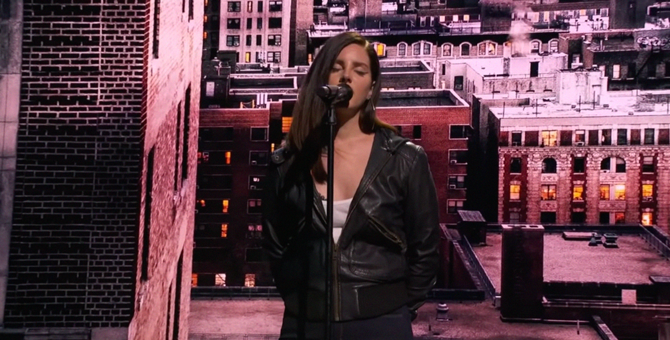 Лана Дель Рей исполнила свою новую песню на презентации Apple