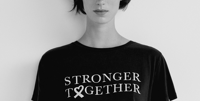 Mango выпустил коллекцию в поддержку борьбы с раком груди