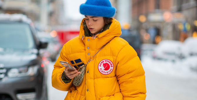 Казаки с платьями в горошек: что носят на Неделе моды в Стокгольме