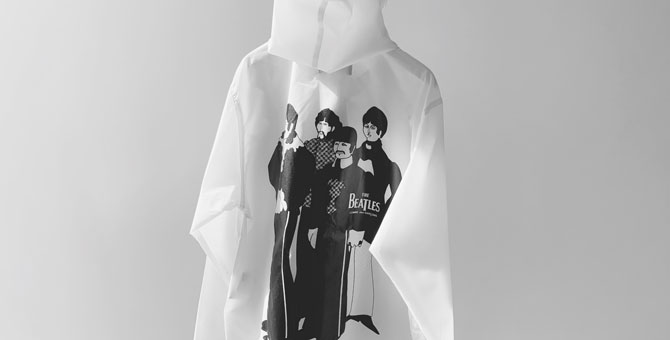 Мужской показ: идеальные очки, рубашка и прозрачная куртка на лето