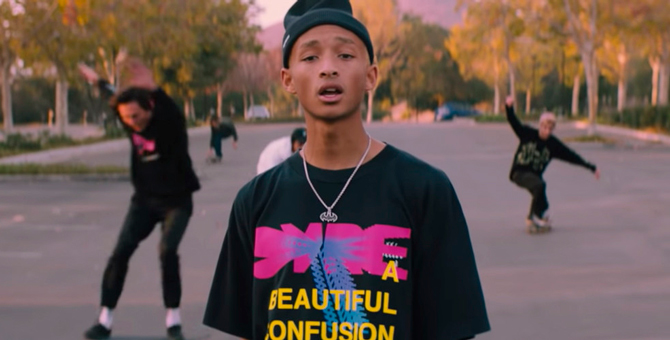 Джейден Смит катается на скейтборде в клипе на трек «A Calabasas Freestyle»