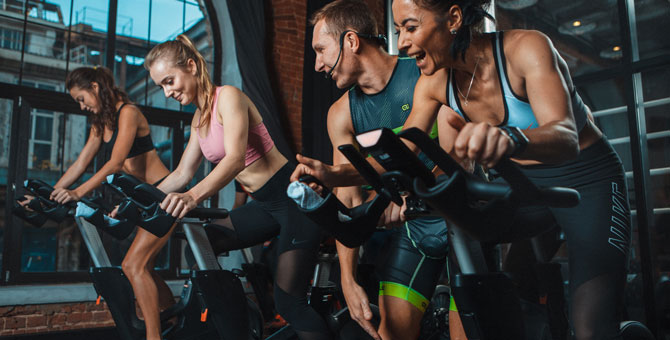 До 1 000 калорий за час и тренировка всех мышц: 15 вопросов о сайклинге