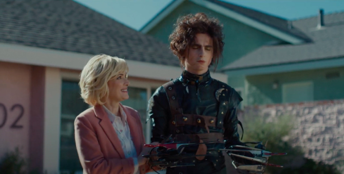 Тимоти Шаламе снялся в мини-продолжении фильма «Эдвард Руки-ножницы» для рекламы Cadillac