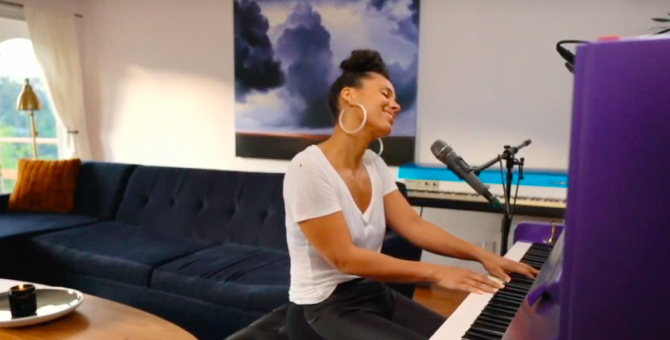 Билли Айлиш, Алиша Киз и другие музыканты приняли участие в благотворительном концерте Fox News