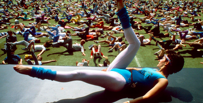 Apple выпустит сериал о повальном увлечении аэробикой в 1980-е годы