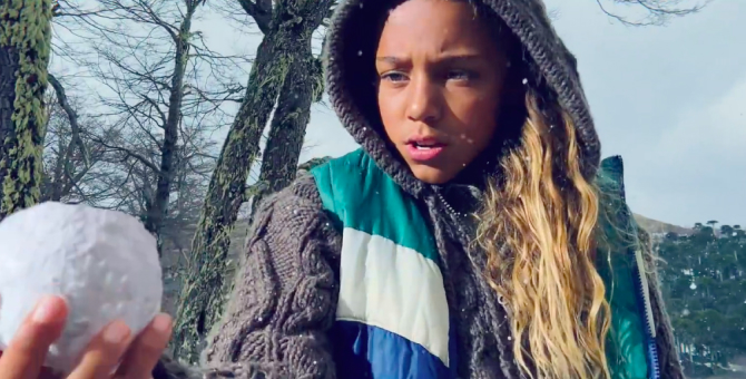 Режиссер второго «Дэдпула» снял рождественскую рекламу для Apple