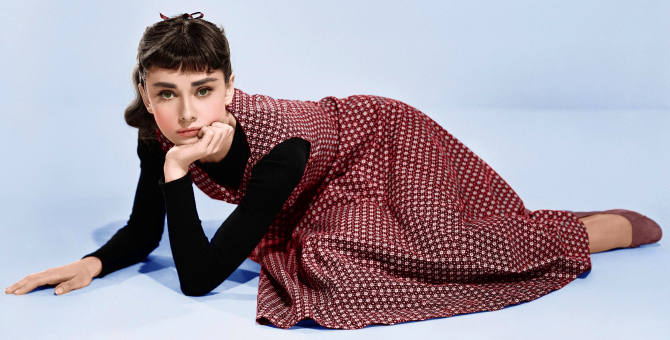 Сценаристка «Хорошей жены» Жаклин Хойт поработает над сериалом об Одри Хепберн