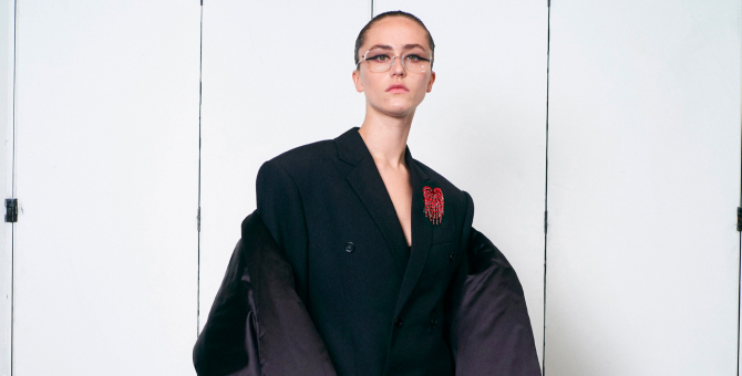 Падчерица Камалы Харрис Элла Эмхофф приняла участие в показе Balenciaga