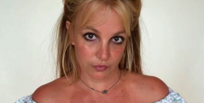 Бритни Спирс обратилась в суд с просьбой лишить ее отца права опеки